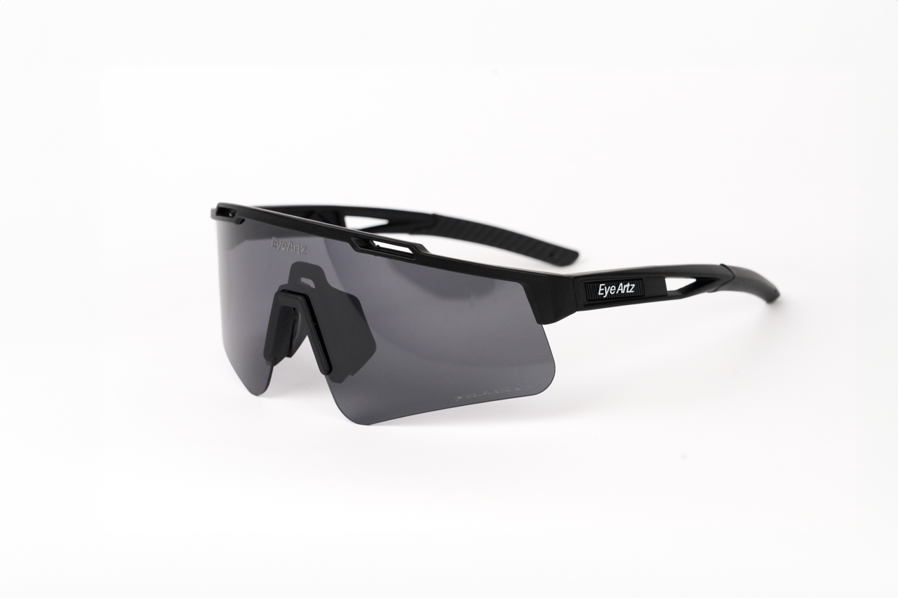 Hybrid polarized